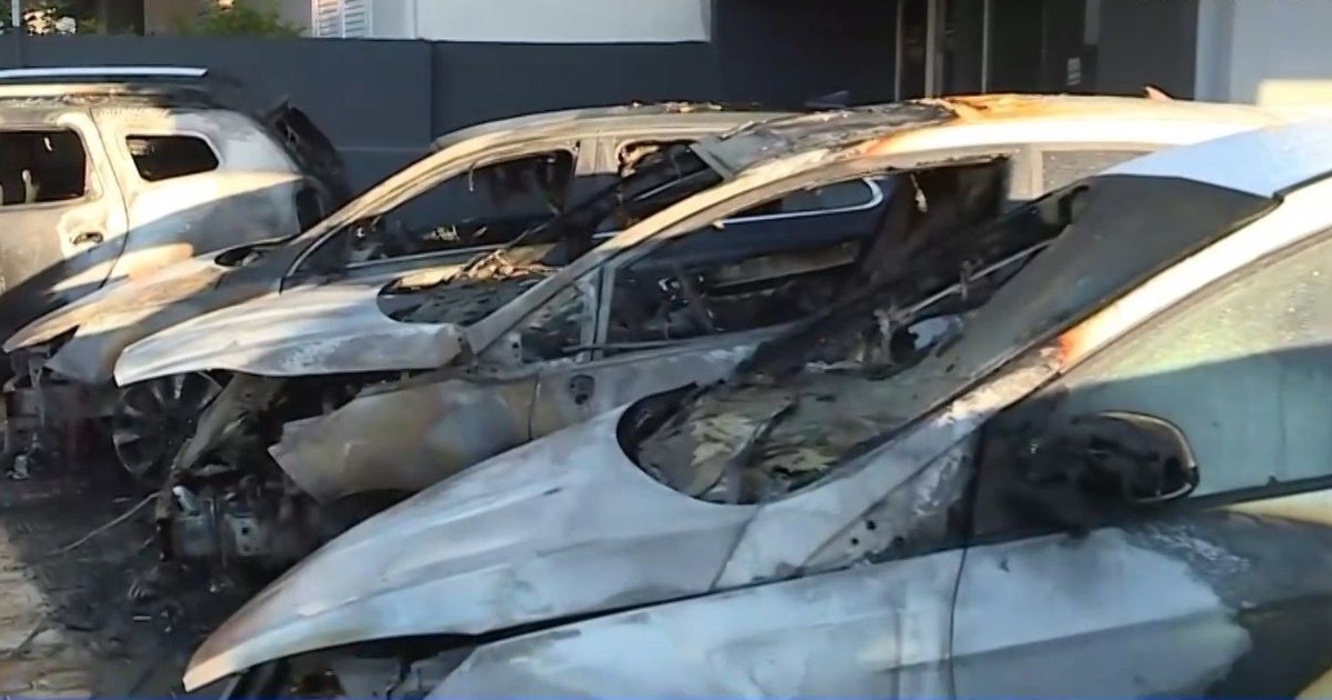 Ίλιον: Βίντεο – ντοκουμέντο από τη στιγμή της φωτιάς σε αντιπροσωπεία αυτοκινήτων