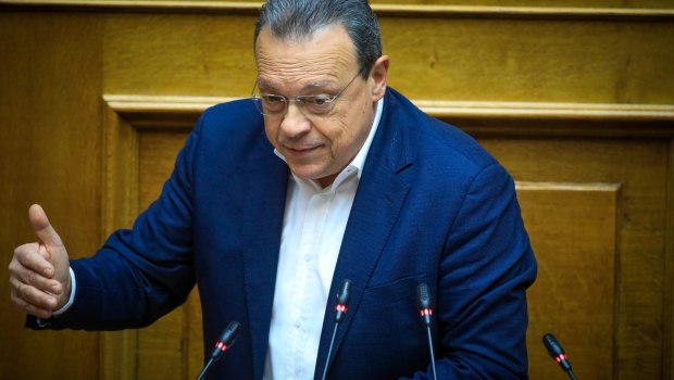 Φάμελλος: Ο Μητσοτάκης, ως άλλος Τραμπ, βρήκε στο πρόσωπο του Πλεύρη τον δικό του Μποβίνο