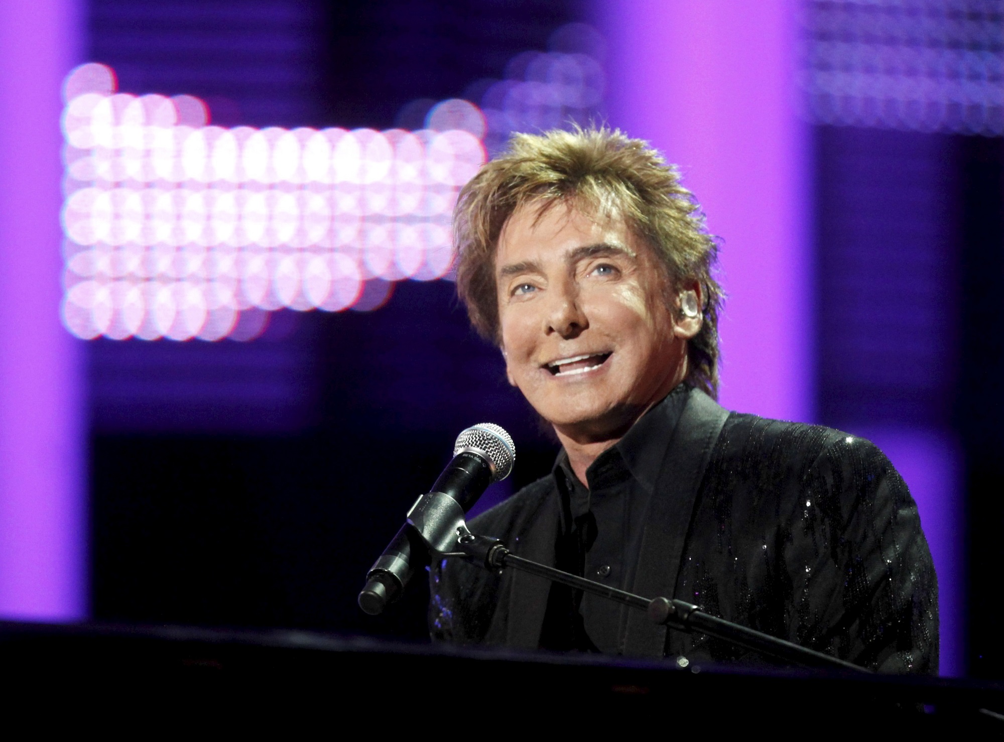 Barry Manilow: Ακύρωσε συναυλίες μετά την επέμβαση για καρκίνο του πνεύμονα