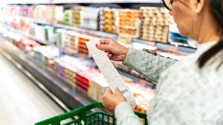 Νέα «όπλα» στη μάχη κατά της αισχροκέρδειας – Ποιο είναι το σχέδιο για να μειωθούν οι αδικαιολόγητες ανατιμήσεις