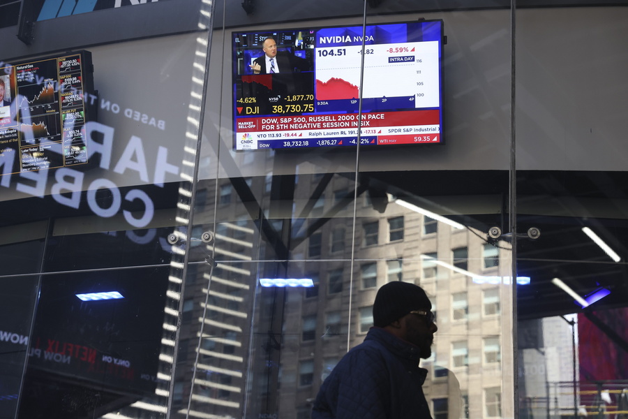 Μεγάλη άνοδος στο Χρηματιστήριο της Νέας Υόρκης, πέφτει κατακόρυφα η τιμή του πετρελαίου