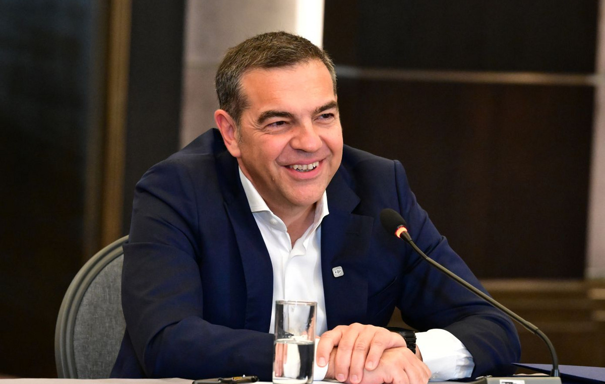 O Tσίπρας προειδοποιεί τους νέους τομεάρχες της ΕΛ.Α.Σ να μην πατήσουν «πεπονόφλουδες»