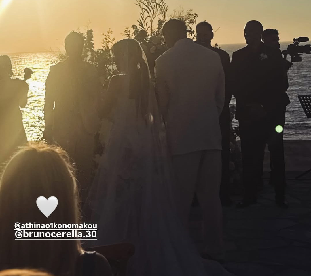 Αθηνά Οικονομάκου – Μπρούνο Τσερέλα: Το τριήμερο γαμήλιο πάρτι στην Πάρο και το ζεϊμπέκικο της νύφης με το «Άγαλμα»