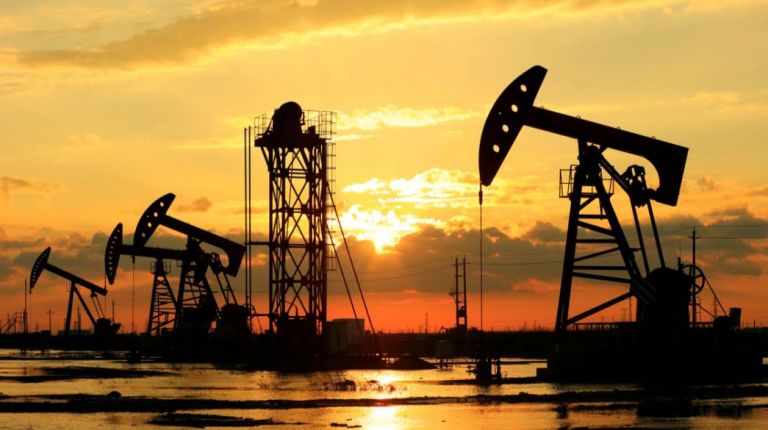 Πετρέλαιο: Οι τιμές υποχωρούν κατά 4% μετά την ανακοίνωση της συμφωνίας ΗΠΑ – Ιράν