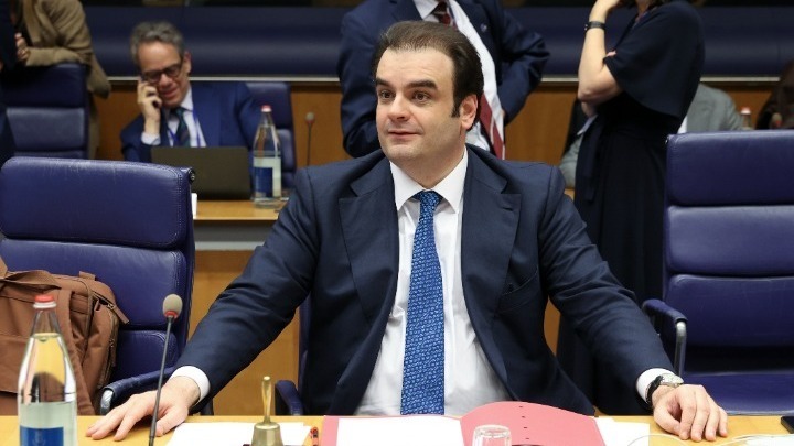 Συνάντηση Πιερρακάκη – Ζαν Κλοντ Γιούνκερ: «Κανείς δεν θα πίστευε πριν από χρόνια ότι ένας Έλληνας υπουργός Οικονομικών θα βρισκόταν στο τιμόνι του Eurogroup»