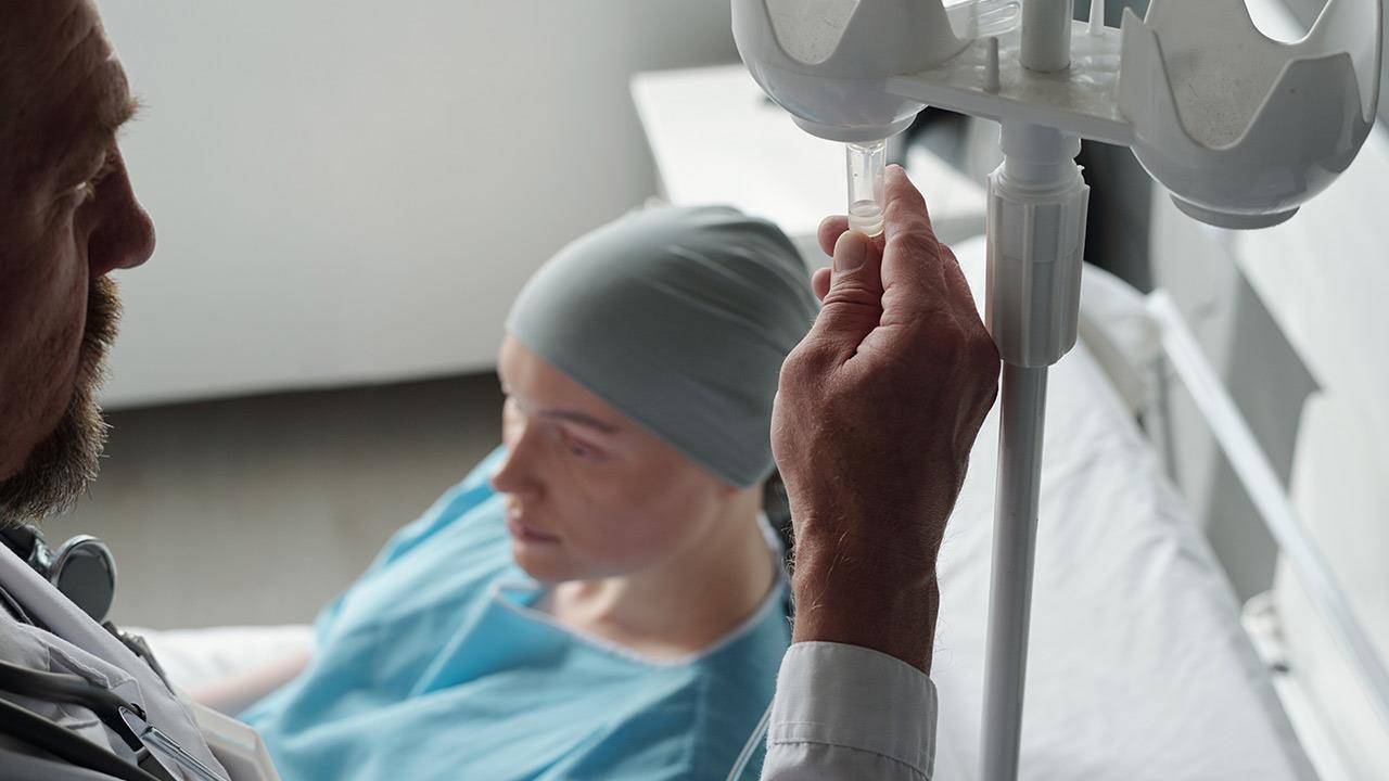 Αμφισβητούνται τα ευρήματα για τη χορήγηση ανοσοχημειοθεραπείας το πρωί