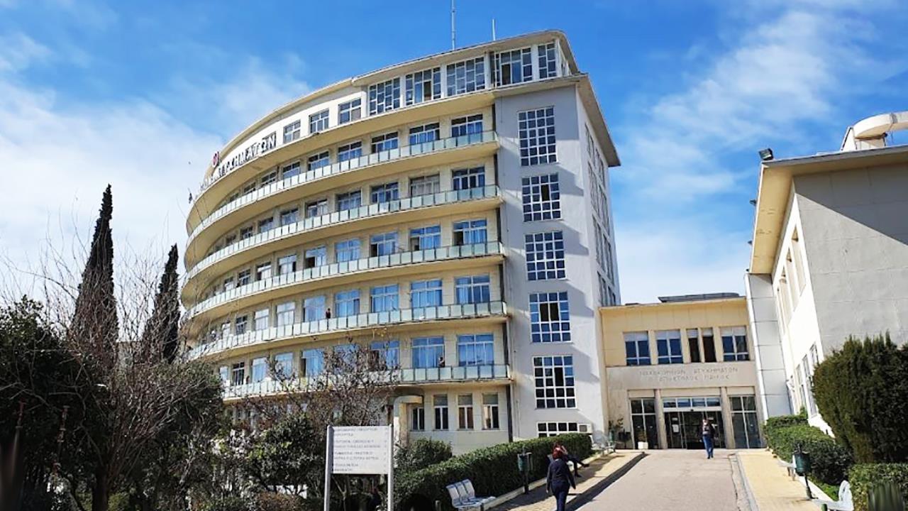 Κατέληξε στο ΚΑΤ ένας από τους σοβαρά εγκαυματίες της πυρκαγιάς στον Ασπρόπυργο