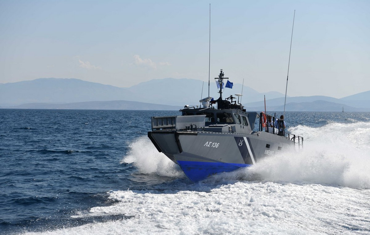 Θαλαμηγός με 14 επιβάτες προσάραξε στην Αίγινα και καταμαράν με 6 τουρίστες στην Αντίπαρο