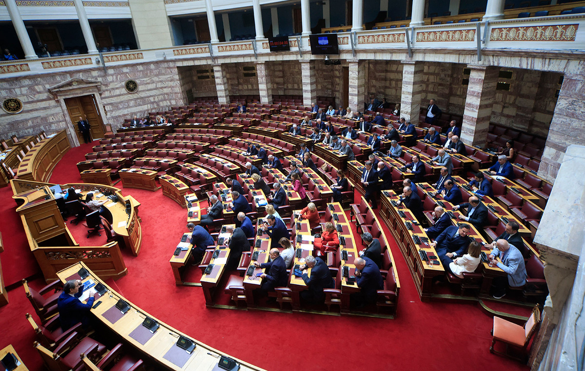 Βουλή: Κυρώθηκαν οι αμυντικές συμβάσεις — Τι είπε ο Δαβάκης για F-35 και Υγεία στις Ένοπλες Δυνάμεις