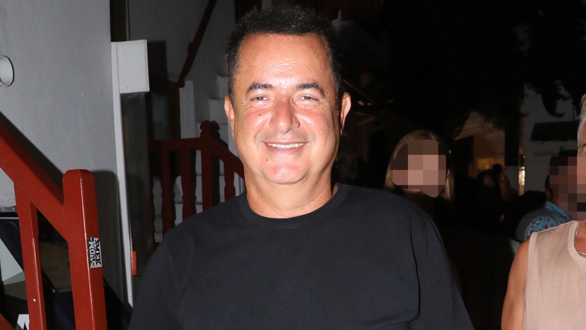 Η βραδινή έξοδος του Τούρκου επιχειρηματία στο νησί των Ανέμων με φίλους του