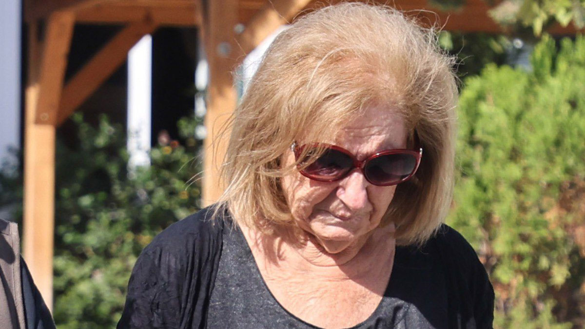 Η σοκαριστική αποκάλυψη για την ταφή του συζύγου της