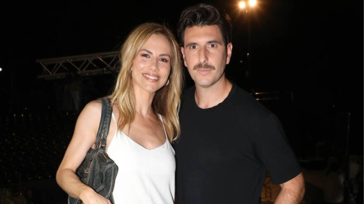 Αγκαλιά με τον Γιώργο Γεροντιδάκη στις διακοπές τους στην Πάρο