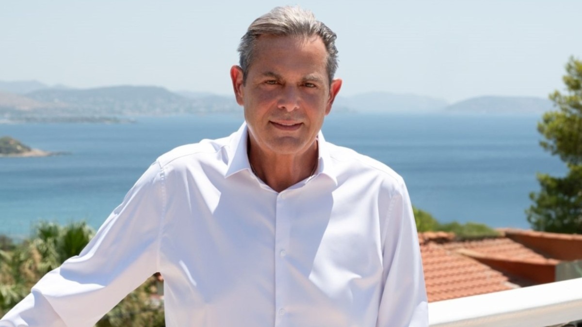 Πάνος Καμμένος: Σπάνιο οικογενειακό στιγμιότυπο με την 14χρονη κόρη του Πολυτίμη