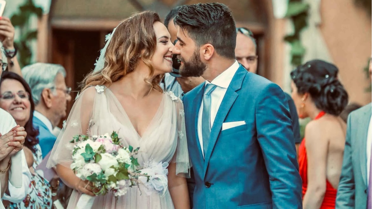 Το φωτογραφικό άλμπουμ από τον γάμο της με τον επιχειρηματία, Λευτέρη Τσάκαλο