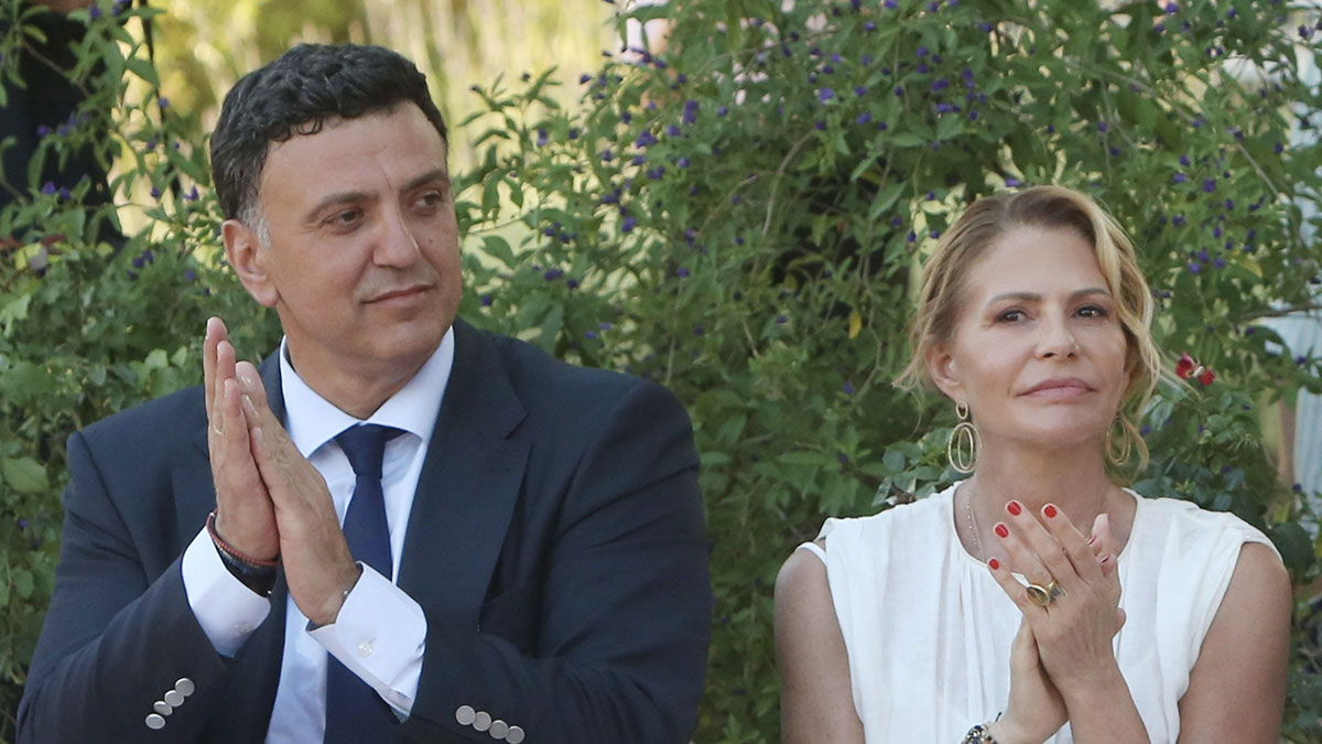 Η ζωή δίπλα στον Βασίλη Κικίλια, τα 4 παιδιά της και η δημόσια εικόνα
