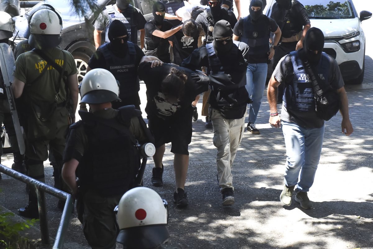 Δολοφονία Βάγιας Νέστορα: Δίωξη για ανθρωποκτονία στους τρεις συλληφθέντες – Πήραν προθεσμία για να απολογηθούν