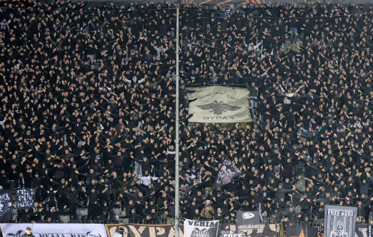 Οργανωμένοι οπαδοί ΠΑΟΚ για πώληση Κωνσταντέλια: Υπομονή τέλος, τέρμα η κοροϊδία