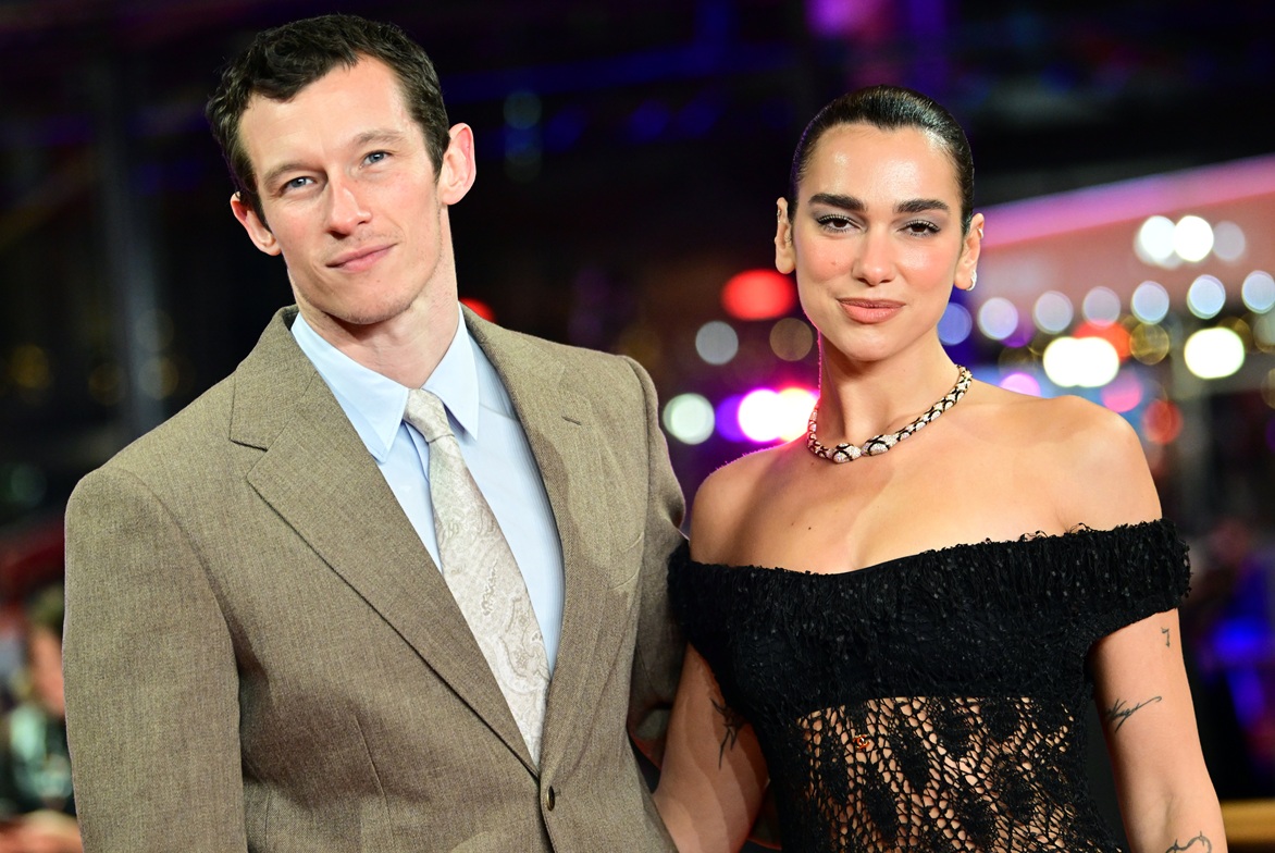 Dua Lipa: Μιλά πρώτη φορά για τον γάμο της με τον Callum Turner