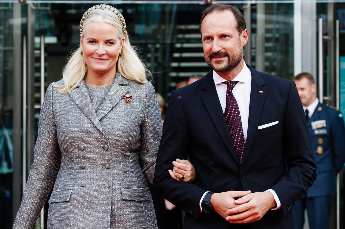 Πρίγκιπας Haakon-Πριγκίπισσα Mette-Marit: Γιορτάζουν 25 χρόνια γάμου – Οι ευχές από το Παλάτι