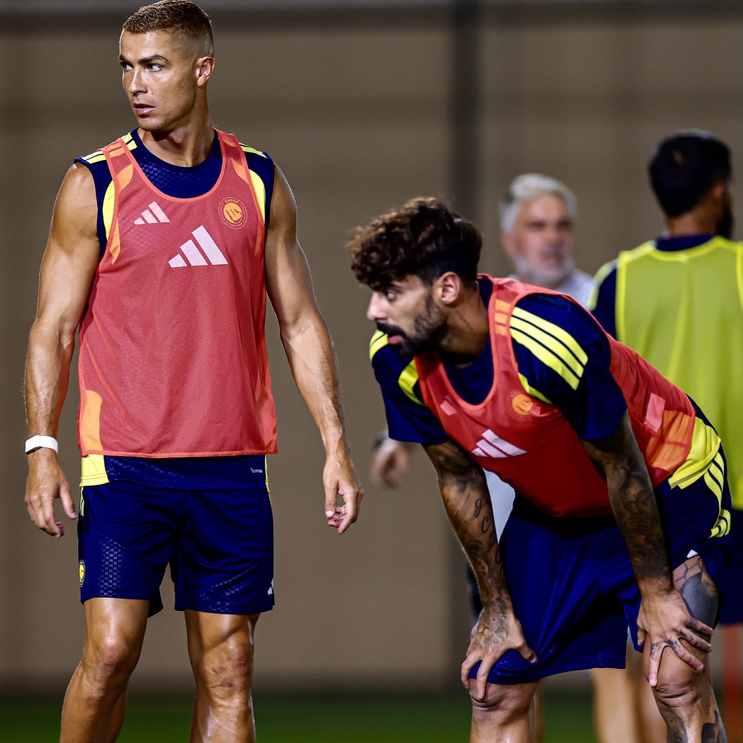 Cristiano Ronaldo: Επέστρεψε στην Al Nassr μετά τον γάμο του με τη Georgina Rodriguez – Το νέο look που τράβηξε τα βλέμματα
