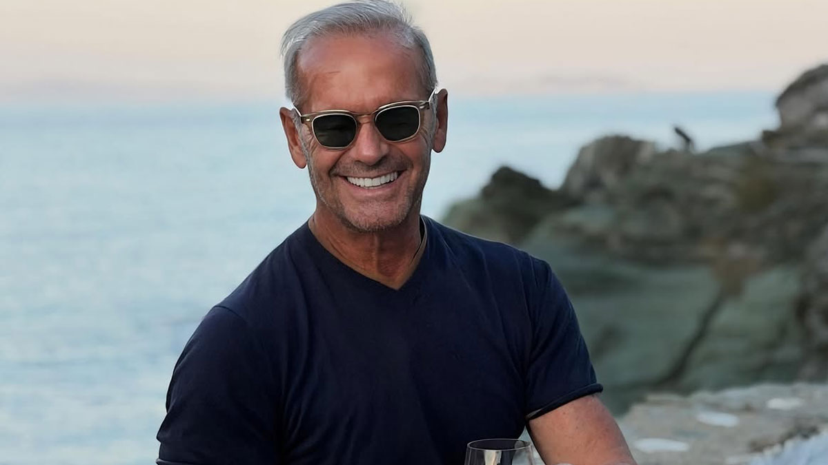 Διακοπές με τον 19χρονο γιο του, Μάξιμο