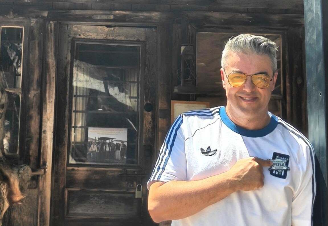 Πέτρος Πολυχρονίδης: Έκανε μπάνιο στη Χαβάη και έμαθε ότι πίσω του βρίσκεται το σπίτι του Barack Obama