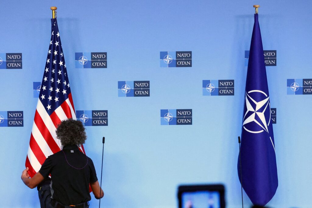 «Πατρίδα, Δυτικό Ημισφαίριο, Ειρηνικός, μετά Ευρώπη» – Οι ΗΠΑ «γειώνουν» τους εταίρους του ΝΑΤΟ