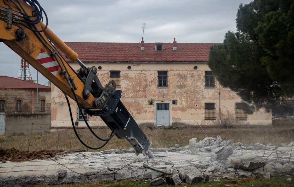 Από το Ναύπλιο και το Γύθειο θα ξεκινήσει η μετατροπή ανενεργών στρατοπέδων σε αίθουσες δικαστηρίων