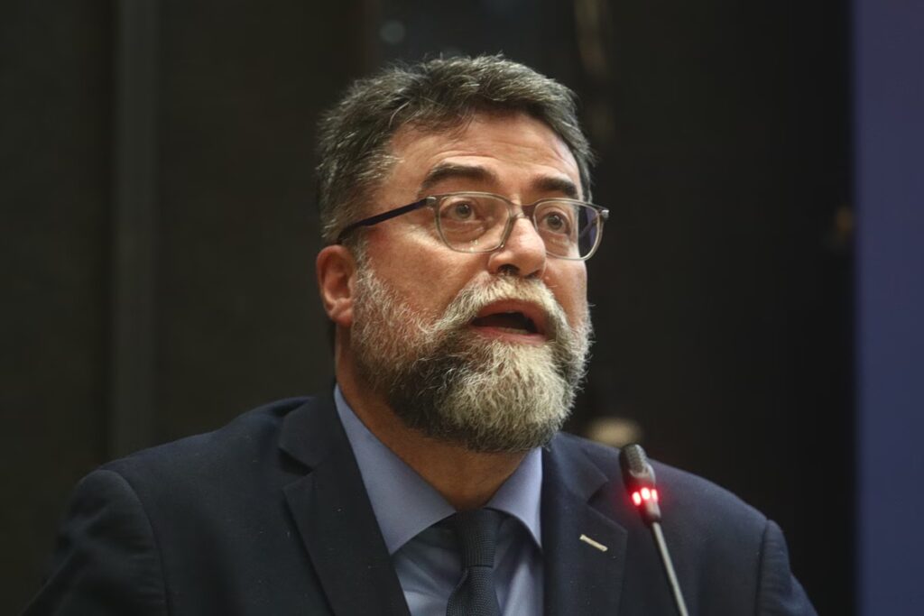 «Η αλαζονεία είναι ίδιον της εξουσίας», παραδέχεται ο Β. Οικονόμου της ΝΔ
