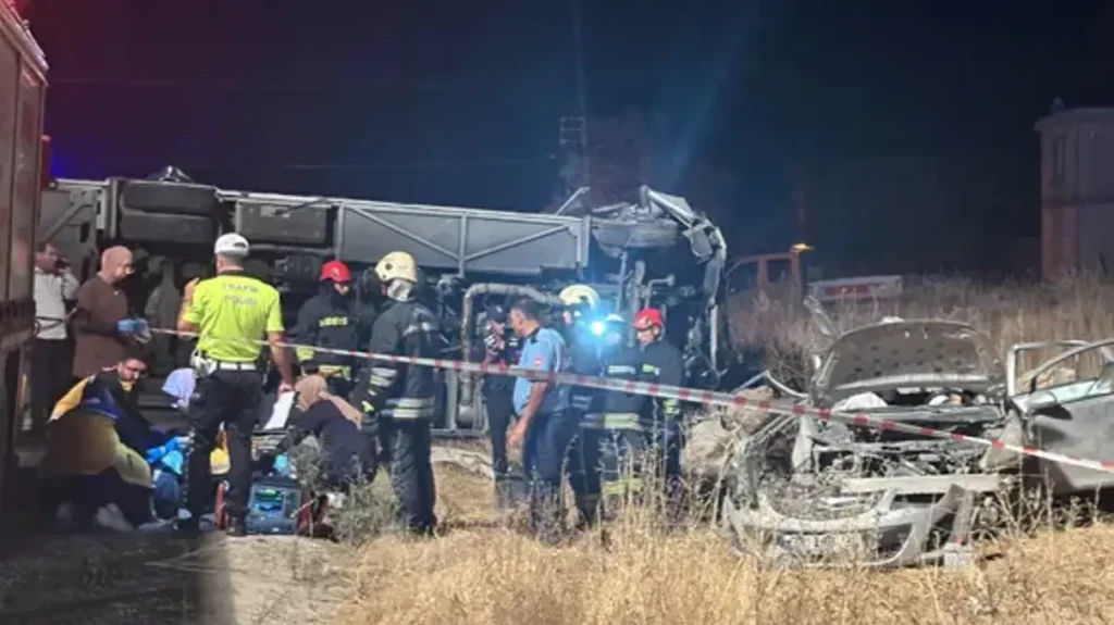 Τουρκία: Σοβαρό τροχαίο δυστύχημα στο Γκαζιαντέπ – Τουλάχιστον επτά νεκροί, δεκατρείς τραυματίες