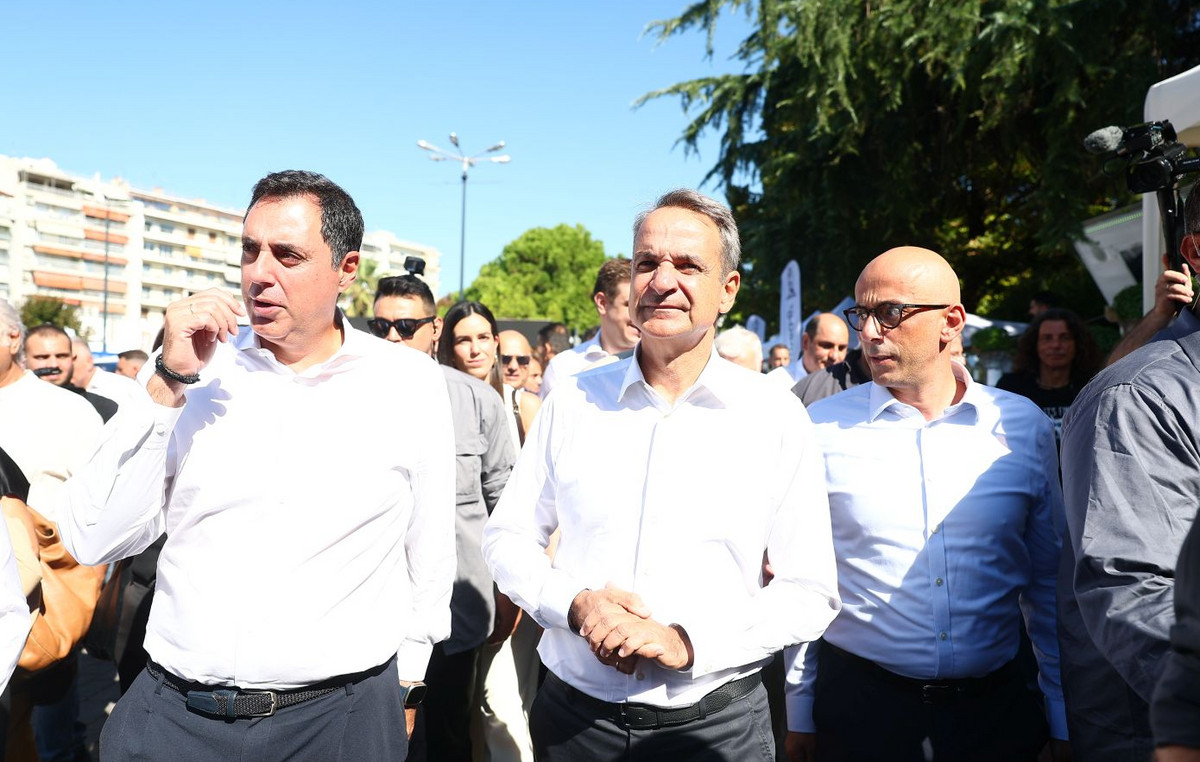Η ατάκα του πρωθυπουργού στην επίσκεψή του στο περίπτερο της εφημερίδας Espresso