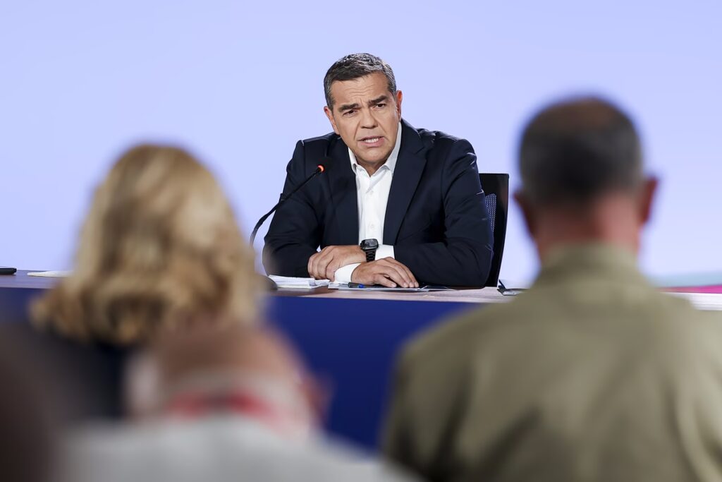Ο Τσίπρας κάνει ταμείο: Το μικρό θαύμα της ΕΛΑΣ και η επόμενη φάση – Επιμένει στα νέα πρόσωπα, το κατάστρωμα για τους πρώην