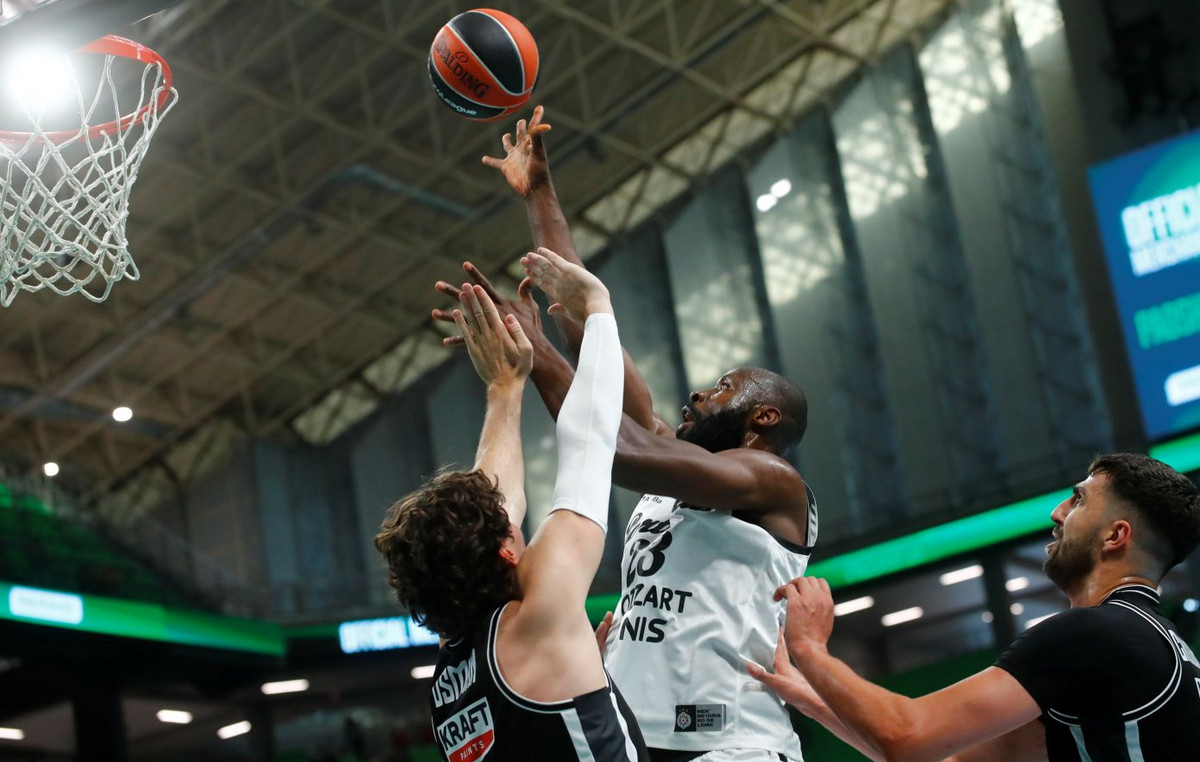 Με buzzer beater του Φόστερ ο ΠΑΟΚ νίκησε 100-99 την Παρτίζαν