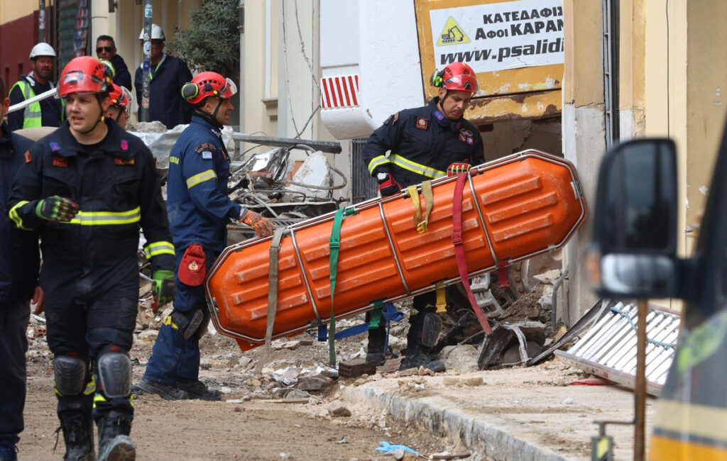 Τραγικός επίλογος από την κατάρρευση κτιρίου στην Πλάκα: Εντοπίστηκαν οι δύο τελευταίες σοροί, συνολικά έξι οι νεκροί