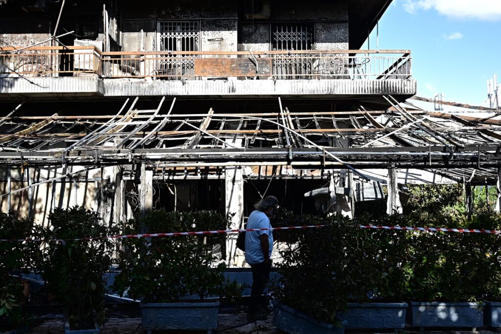 Νέα Ιωνία: Εκτός σπιτιών οι ένοικοι μετά τη φωτιά σε καφετέρια – Μεγάλες καταστροφές στην πολυκατοικία
