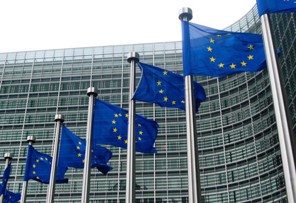 Η Ευρωπαϊκή Επιτροπή κινεί διαδικασία επί παραβάσει κατά της Ελλάδας και ακόμη 17 κρατών-μελών για το ξέπλυμα χρήματος