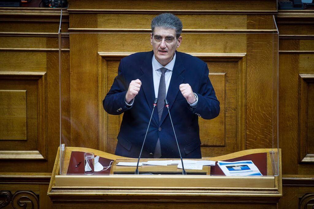 Γιαννούλης: Αν τα διυλιστήρια εξακολουθούν να βγάζουν 22 δολάρια κέρδος στο βαρέλι, για τον καταναλωτή είναι αργά