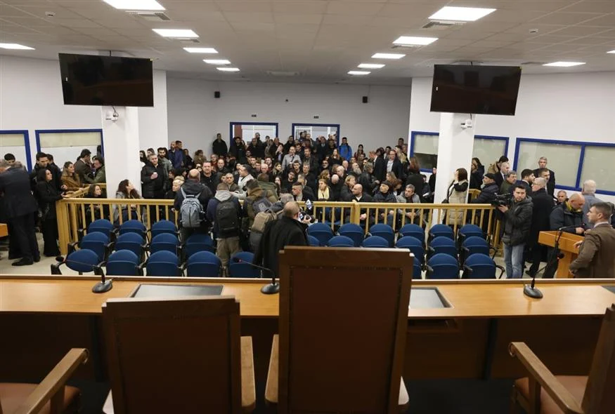 Δίκη για τα Τέμπη: Τη Δευτέρα συνεχίζονται οι καταθέσεις συγγενών των θυμάτων – Τι κατέθεσε επιζών και σύζυγος θύματος