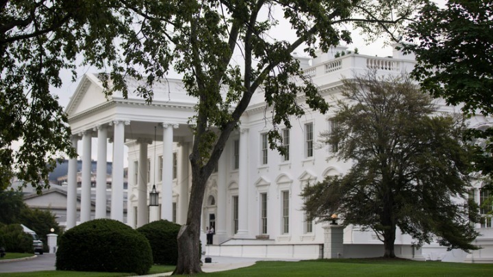 ΗΠΑ: CNN, MS NOW και Politico ζητούν από δικαστή να παρατείνει την αποκατάσταση της πρόσβασης των δημοσιογράφων τους στον Λευκό Οίκο
