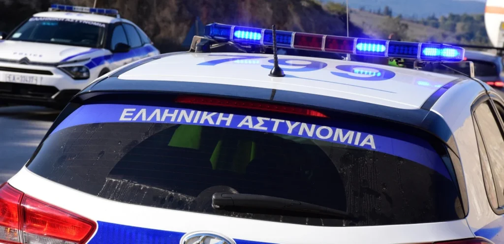 Απίστευτο περιστατικό στην Πάτρα: Προσποιήθηκε τον αστυνομικό, άρπαξε κινητό και κρύφτηκε σε εκκλησία εν ώρα γάμου!