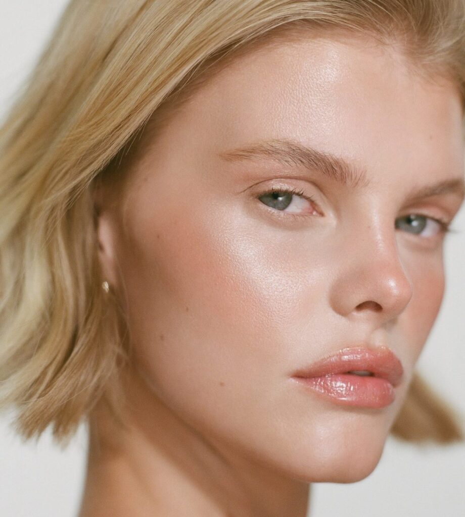 Το νέο no makeup makeup θέλει επιδερμίδα ανάμεσα στο dewy και το satin – Ποιο είναι το μυστικό για να το πετύχετε