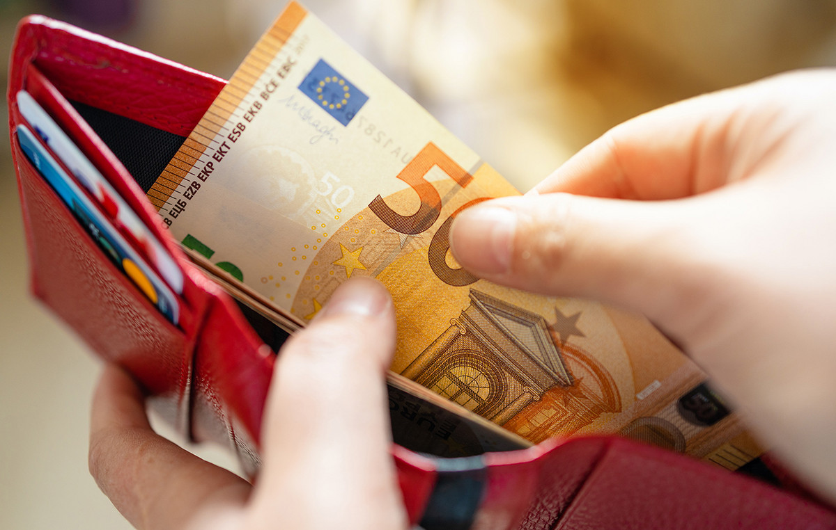 Επίδομα 400 ευρώ: Πότε αναμένεται να πληρωθεί, ποιοι οι δικαιούχοι