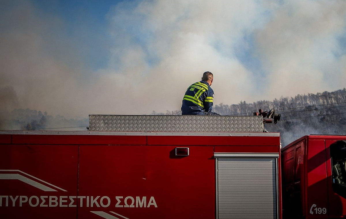 Βελτιωμένη η εικόνα της φωτιάς στη Σητεία