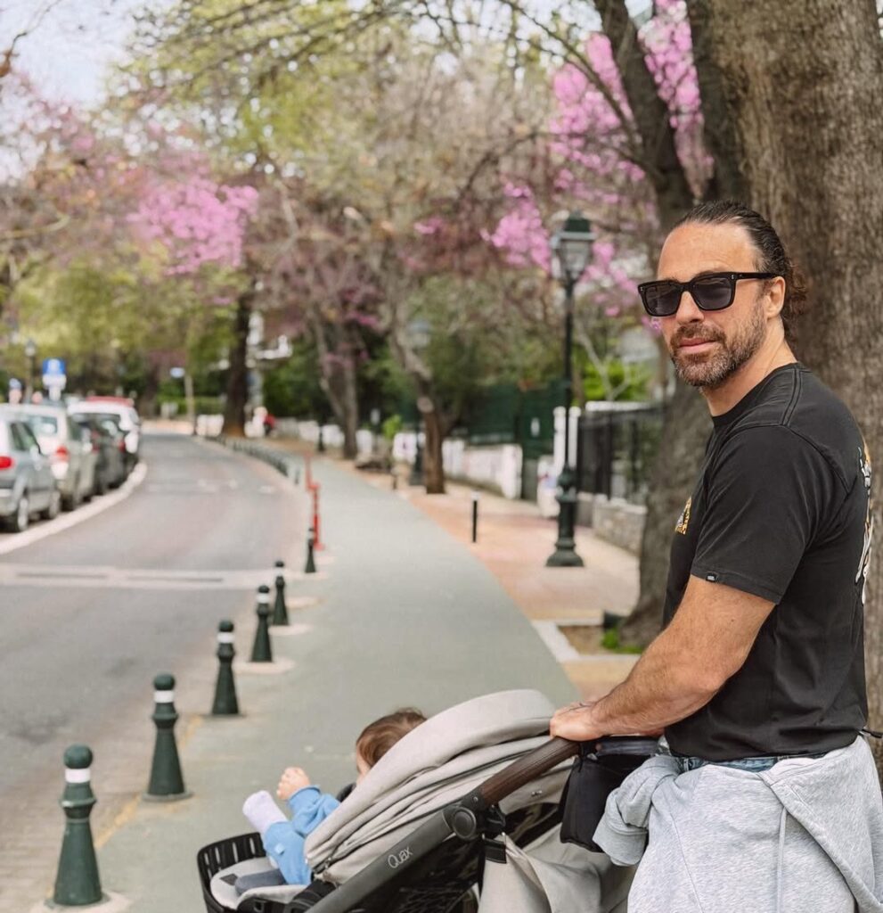 Γρηγόρης Μόργκαν: Οι τρυφερές στιγμές με τον γιο του στη θάλασσα – ΦΩΤΟ