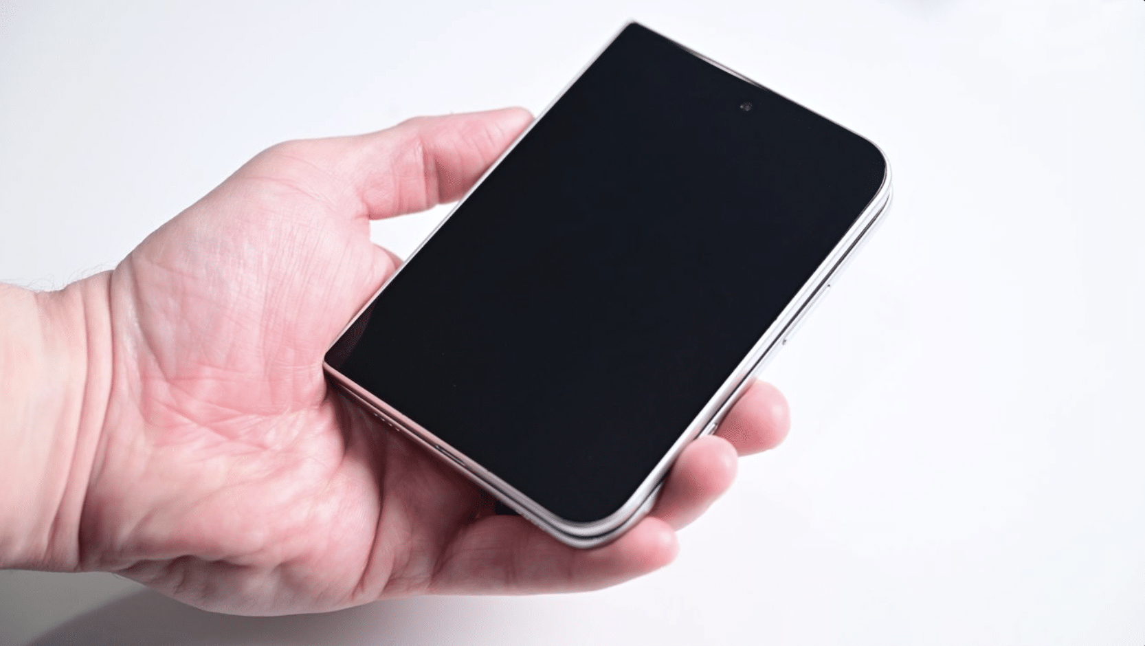 Το αναδιπλούμενο iPhone αποκαλύφθηκε
