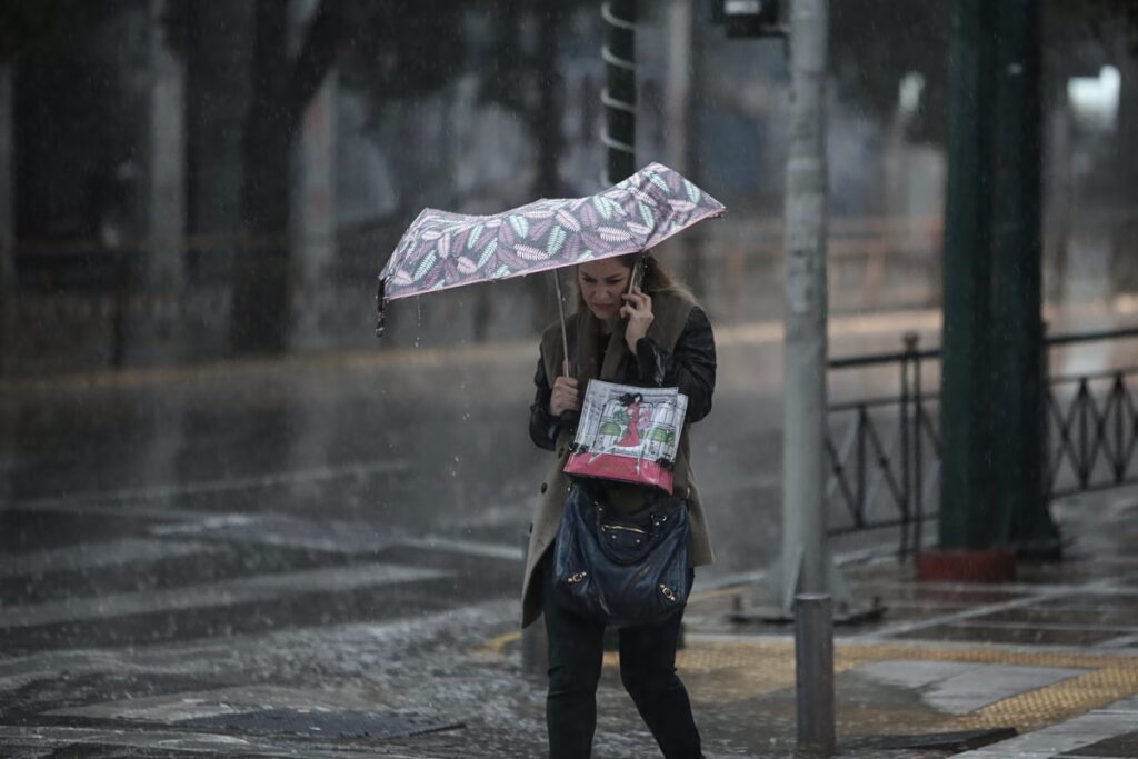 Πού χρειάζεται προσοχή τις επόμενες ώρες, σε ποια περιοχή έβρεξε περισσότερο – Ο καιρός τη Δευτέρα 28/9