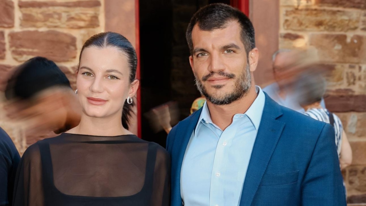 Η chic εμφάνιση στο Φεστιβάλ Χίου με τον επιχειρηματία Παύλο Ευθυμίου
