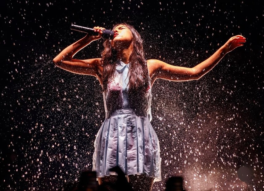 Olivia Rodrigo: Το φόρεμα που διαλύθηκε πάνω στη σκηνή