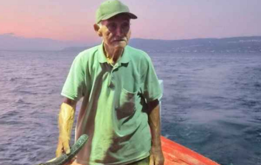 Ρεκόρ Γκίνες διεκδικεί στα 92 του ο καπετάν Δημήτρης από την Ερέτρια ως ο γηραιότερος εν ενεργεία ψαράς στον κόσμο