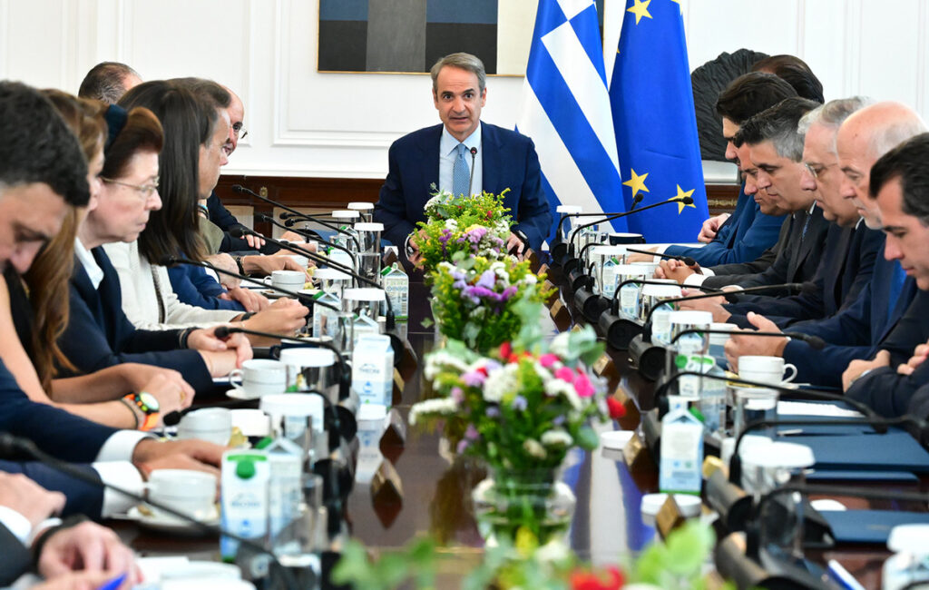 Επιστροφή Μητσοτάκη με «ατζέντα καθημερινότητας»: Κλειδώνουν οι κυβερνητικές παρεμβάσεις για καύσιμα και θέρμανση
